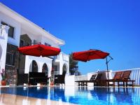 Villas with pools Villas with pools